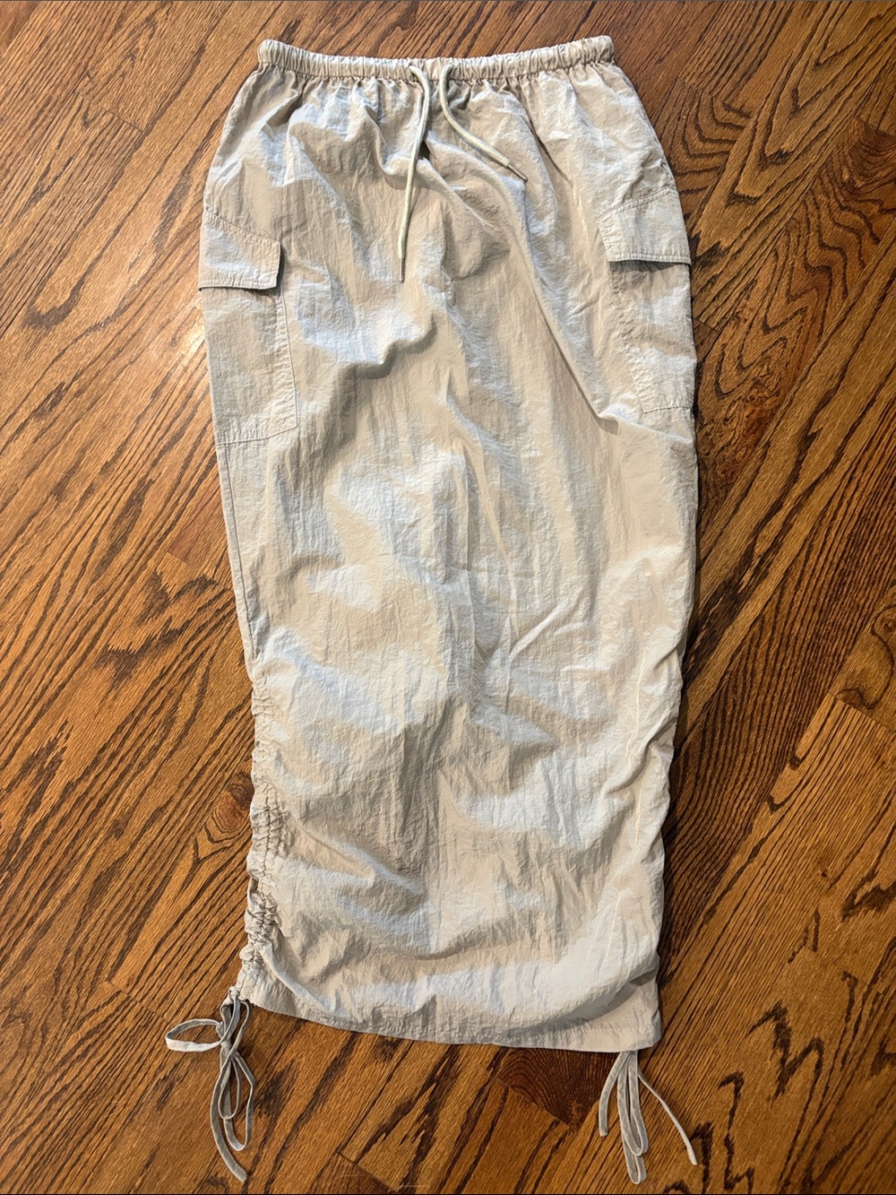 Pretty Little Thing Light Khaki Parachute Cargo Skirt Size 6